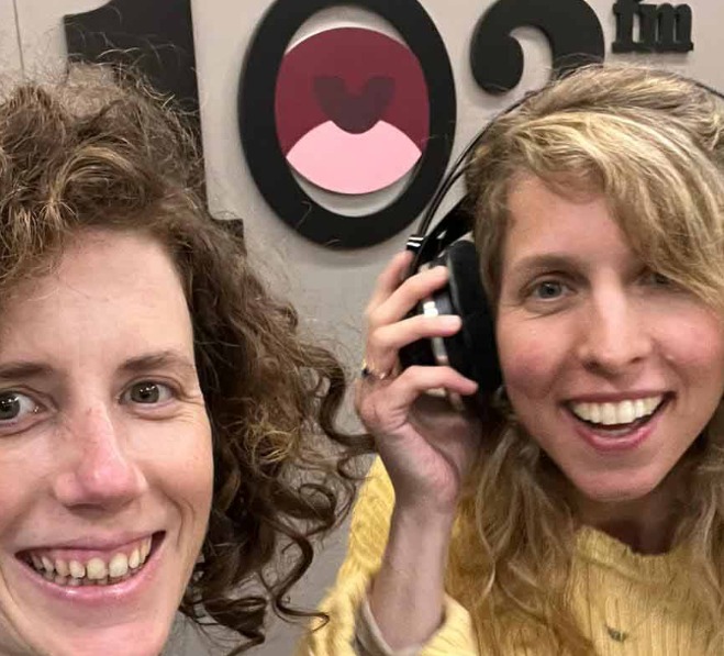 דניאל וורזגר ואמילי שמלה, בעלים של "החרוז האדום" תכניות העשרה בבתי ספר